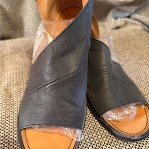 Free People black leather sandal